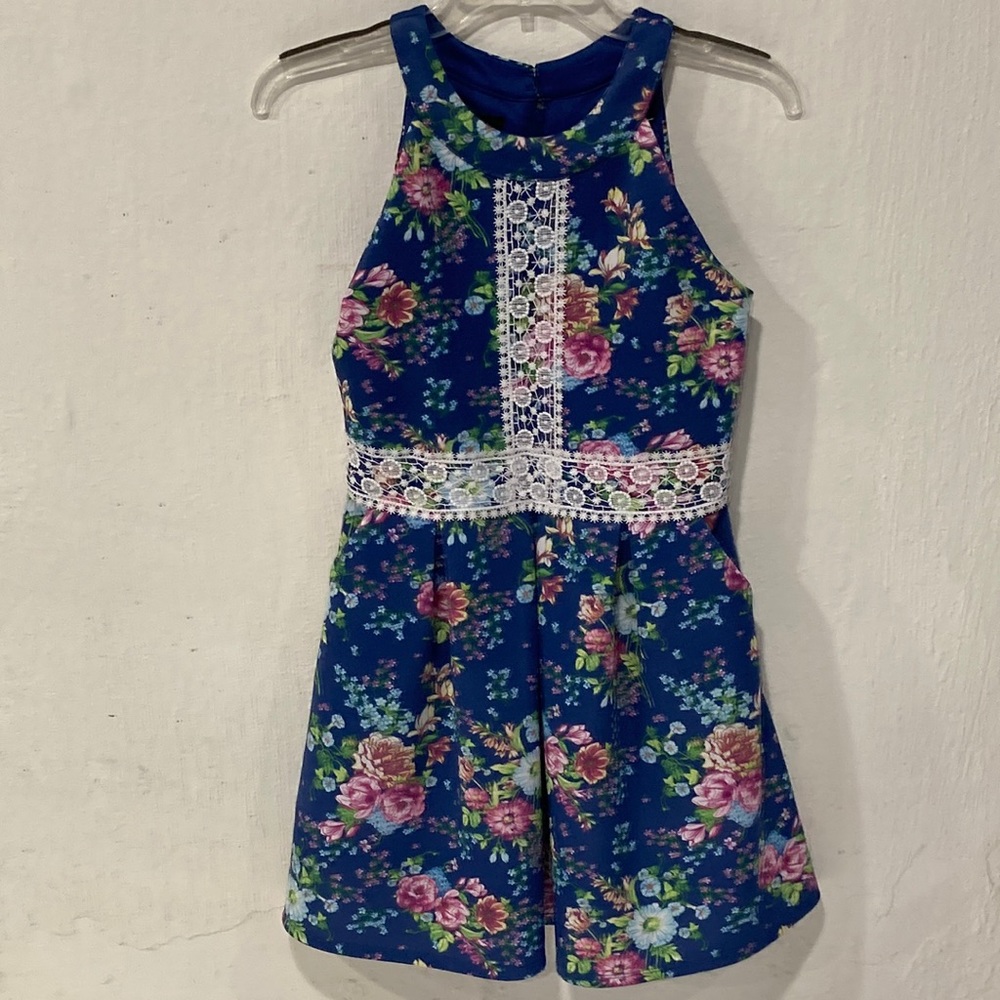 Girls floral dress size 14, zipper back, pockets